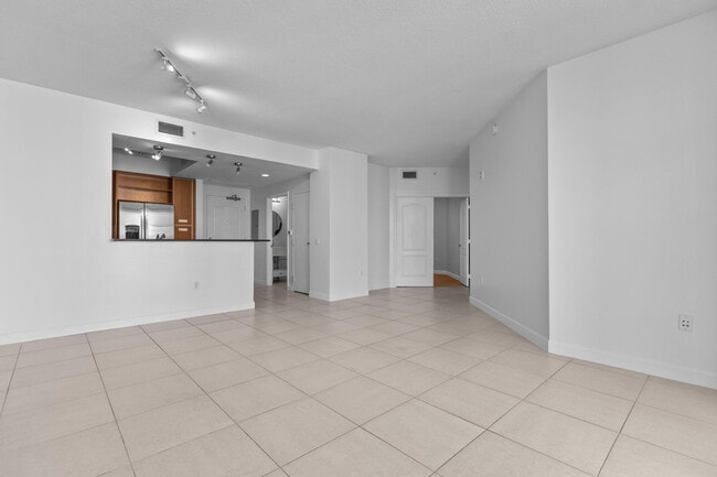 Building Photo - 410 Evernia St