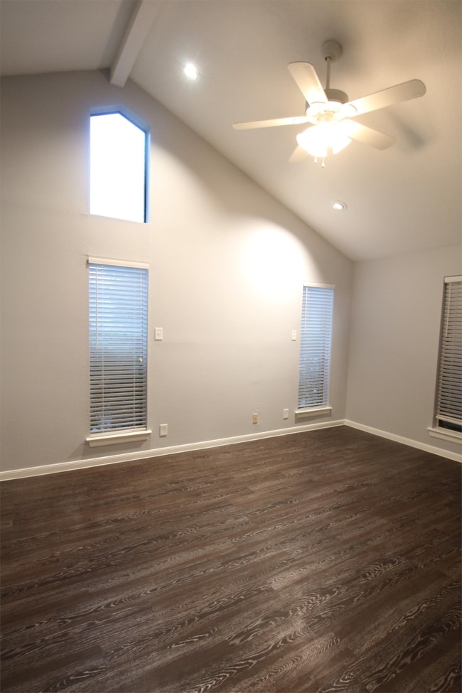 Building Photo - 1806 Encino Bend