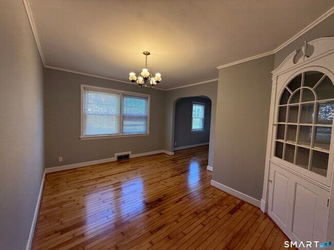 Building Photo - 31 Waterbury Rd