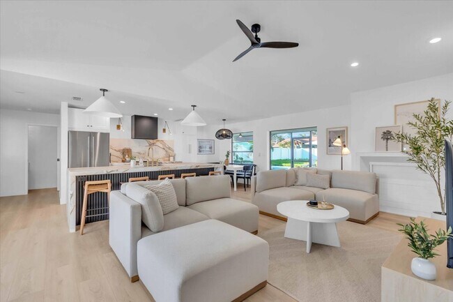 Building Photo - 5BR New Pool 10 min from Beach Fully Furnished