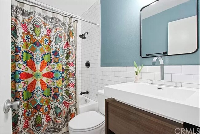 2nd Bathroom - 2018 Griffith Park Blvd