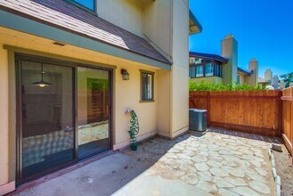 Building Photo - Downtown Vista Townhome, Available Now!