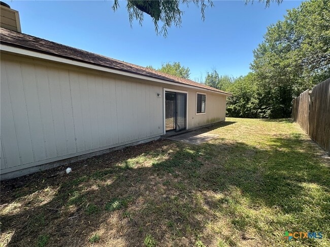 Building Photo - 2211 Barry Dr
