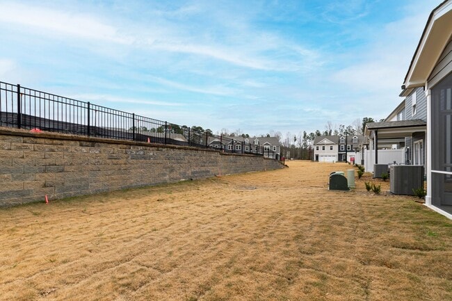 Building Photo - Chic End-Unit Townhome in Forestville Station!