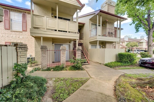 Primary Photo - 2120 El Paseo St