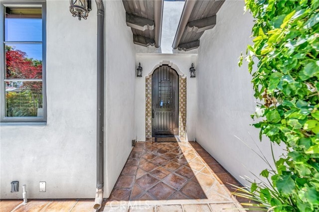 Building Photo - 221 Vía Alameda