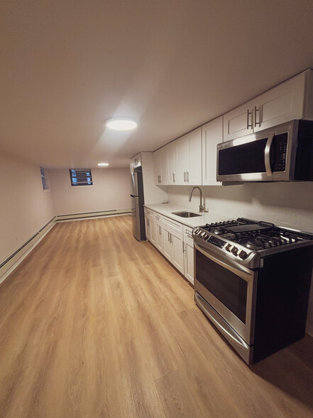 Kitchen and Living space - 9517 Rockaway Beach Blvd