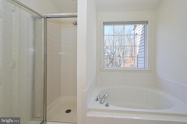 Building Photo - 7415 Gillingham Row