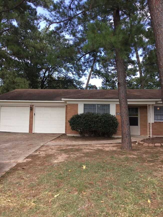Building Photo - 9419 Blom Blvd