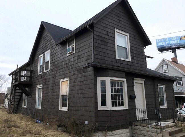 Building Photo - 911 Camden Ave SW