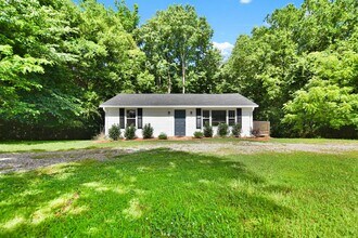Building Photo - Pet Friendly Two Bedroom!