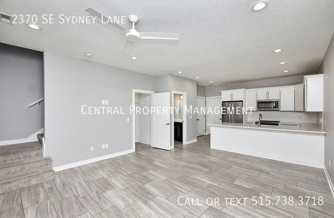 Building Photo - 2370 SE Sydney Ln