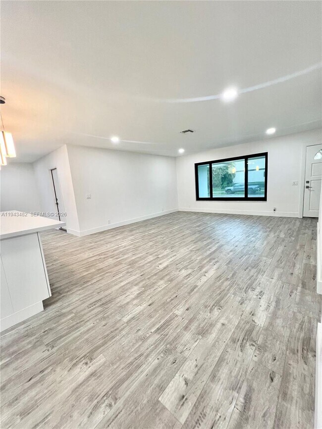 Building Photo - 641 NE 2nd St