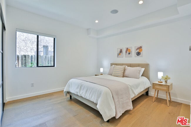 Building Photo - 1622 S Mansfield Ave