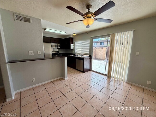 Building Photo - 6122 Meadow View Ln