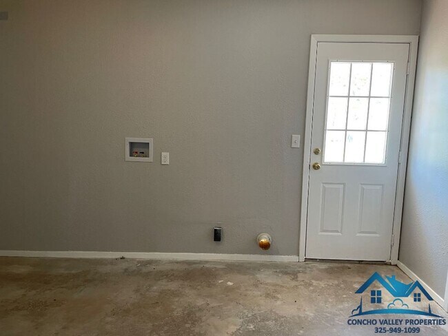 Building Photo - 1225 Kenwood Dr