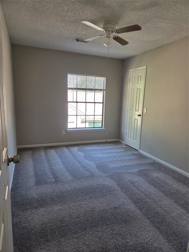 Building Photo - 8715 Rocky Valley Dr