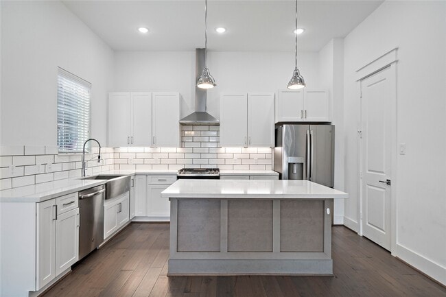 Building Photo - 1161 W 24th St