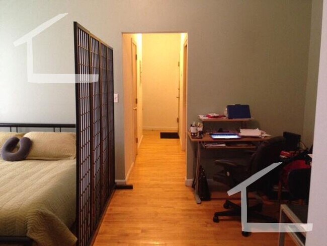 Building Photo - Nice studio in prime locationa