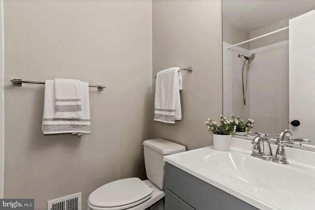 Building Photo - 3875 Steppes Ct
