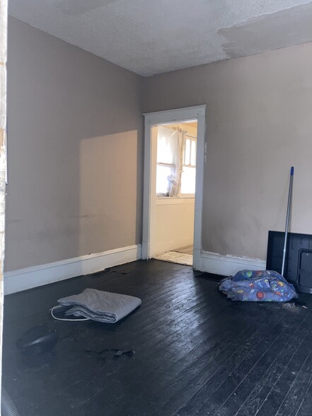 Building Photo - 1628 E Grand Ave