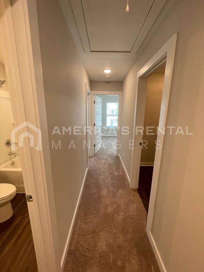 Building Photo - 298 Shiloh Creek Dr