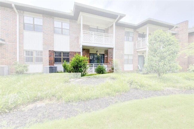 Building Photo - 425 Mount Vernon Hwy NE