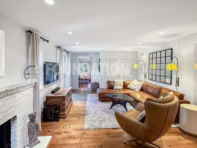 Building Photo - Modern Mill Valley Retreat - A/C - EV - FO...