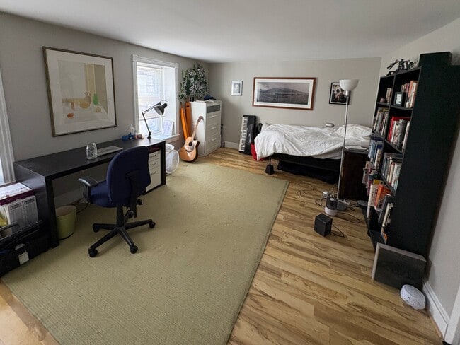 Building Photo - 131 Pensdale St