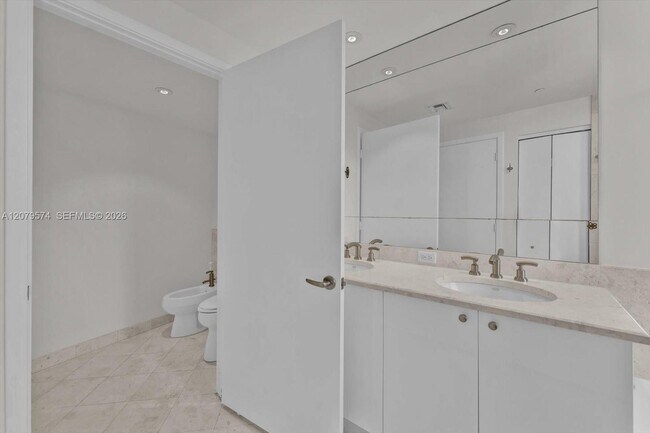 Building Photo - 901 Brickell Key Blvd