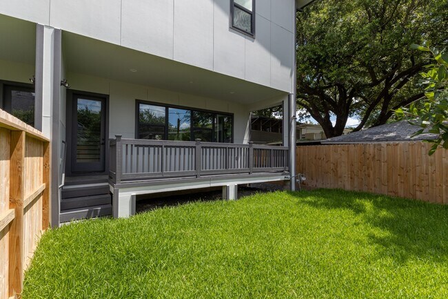 Building Photo - 4517 Larch Ln