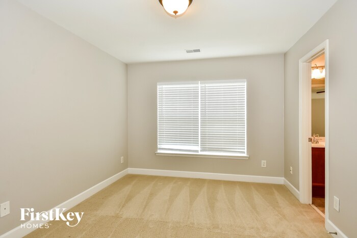 Building Photo - 6957 Sunnywood Dr