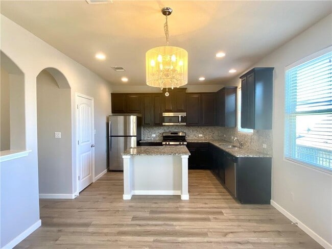 Building Photo - 7320 Sunset Heights Cir