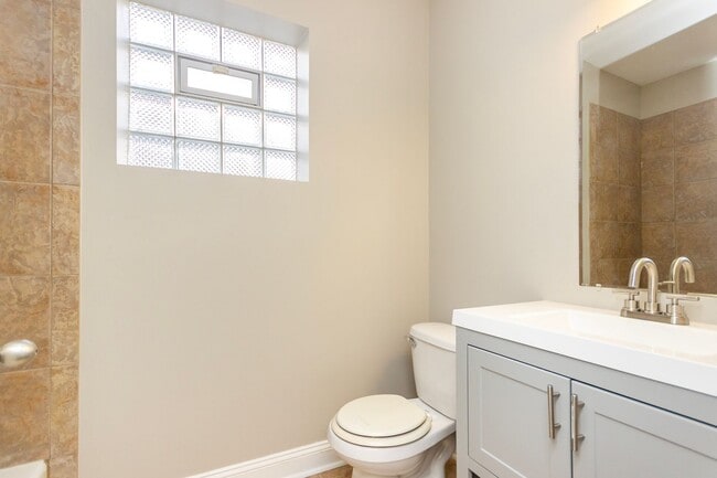 Building Photo - South Shore Stunner – 1,700 SQ FT, Master ...