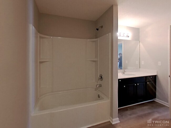 Building Photo - 77013 Birdseye Ct