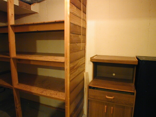 Building Photo - House For Lease