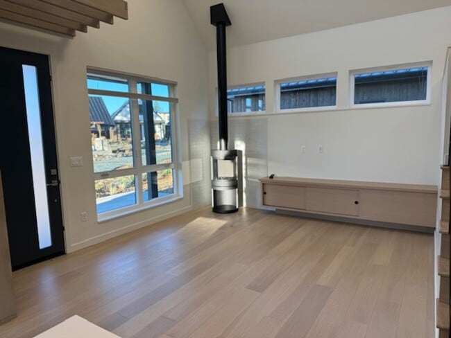 Building Photo - 3262 NW Celilo Ln