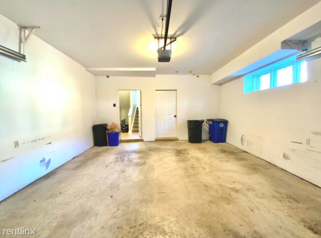 Building Photo - 900 N 3rd St