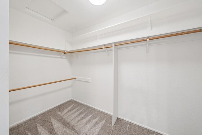 Building Photo - Luxury 3-Level Townhome in Highly Desirable Sharon Heights Neighborhood