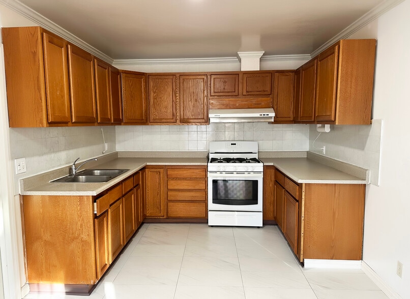 Unit 1 Kitchen - 437 E 8th St
