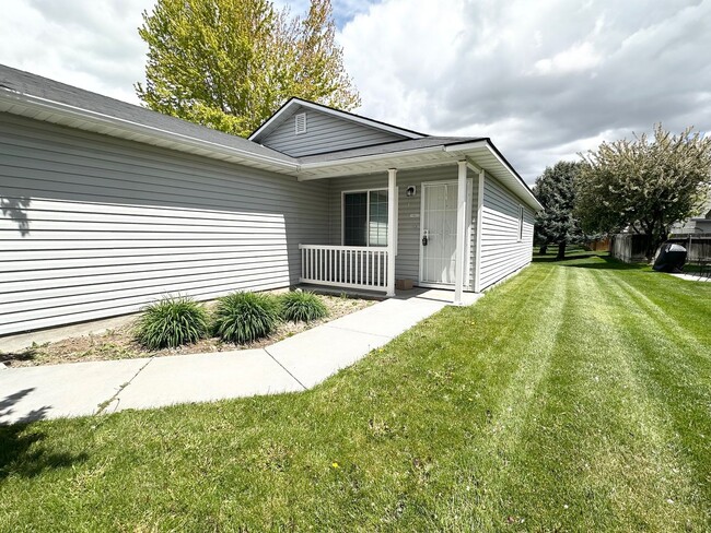 Building Photo - Perfect home in a perfect location in Nampa!