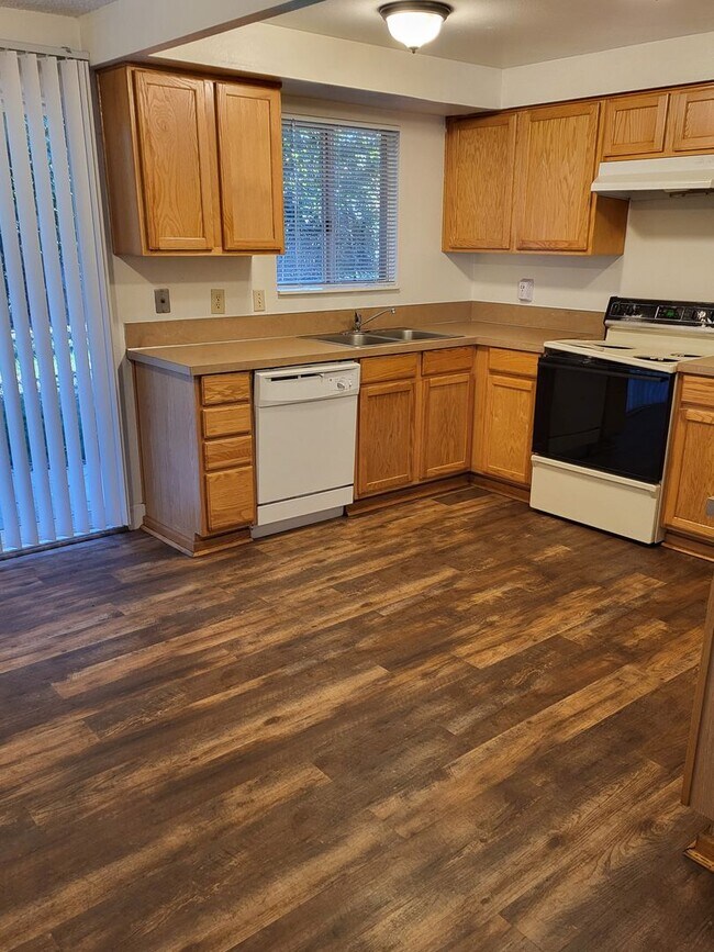 Building Photo - 4483-4485-4485 Campbell Dr SE