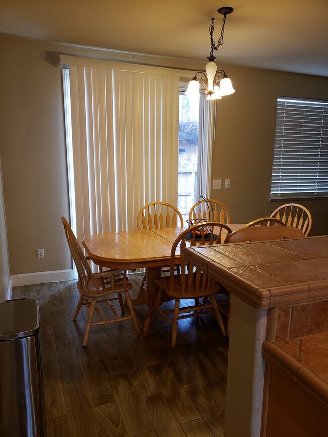 Building Photo - North Natomas Executive Home-Large One Sto...