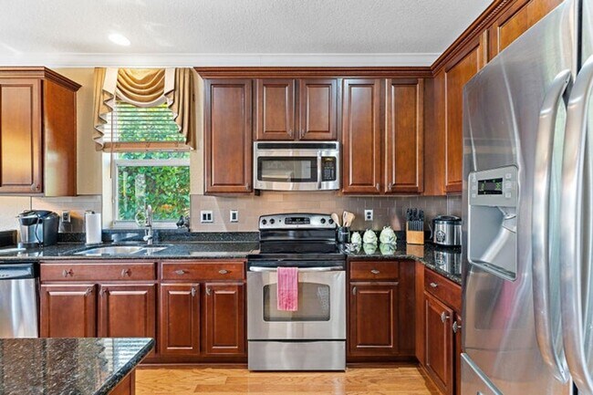 Building Photo - 6024 SE Crooked Oak Ave