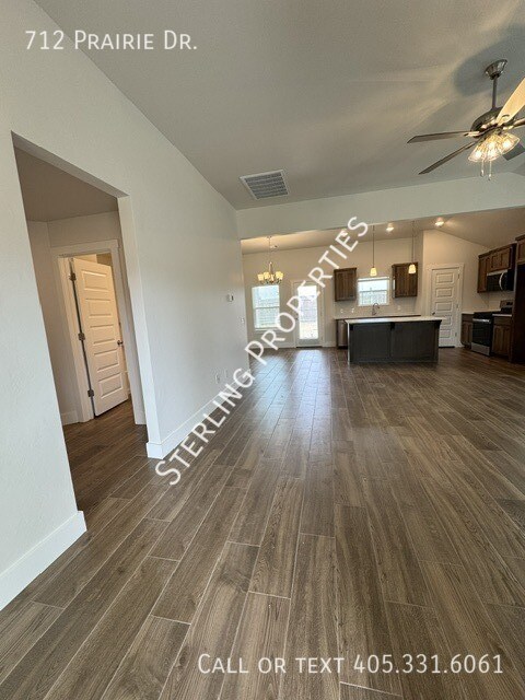 Building Photo - 712 Prairie Dr