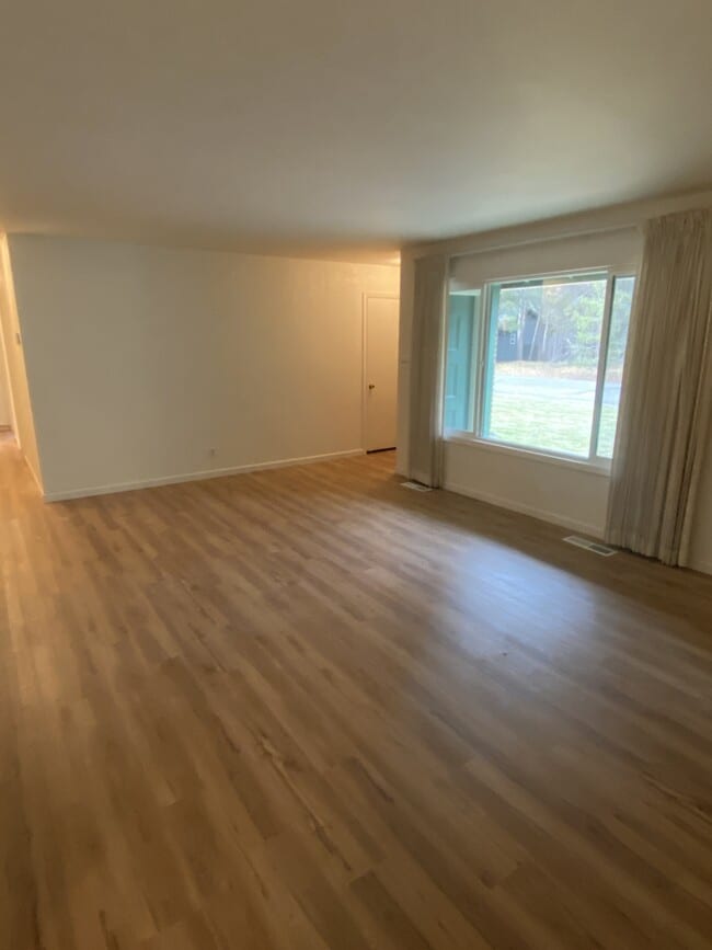 Building Photo - 1431 Rancho Way