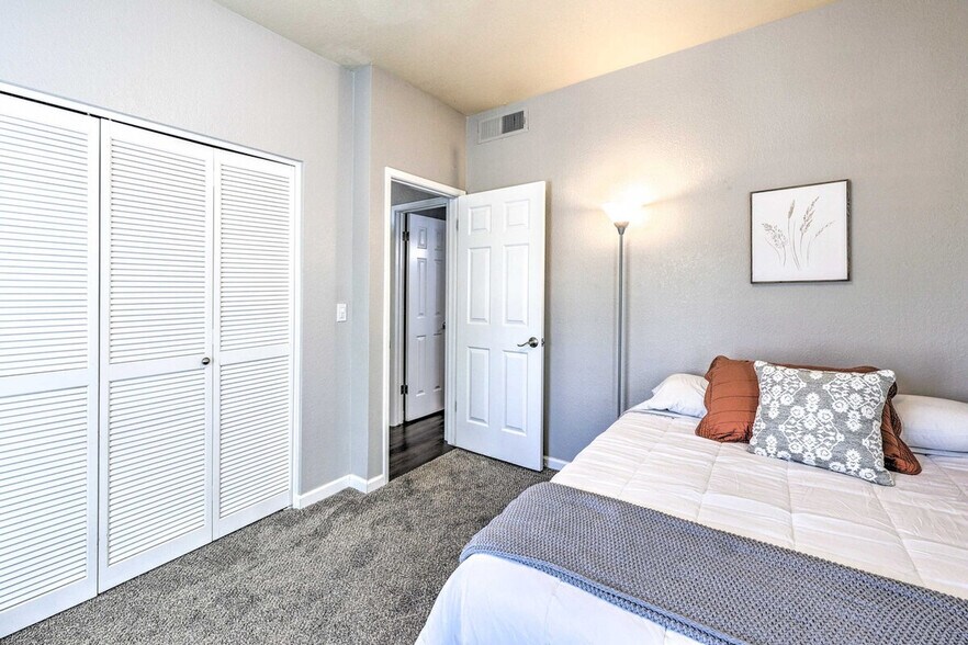 Building Photo - 1601 W Beardsley Rd