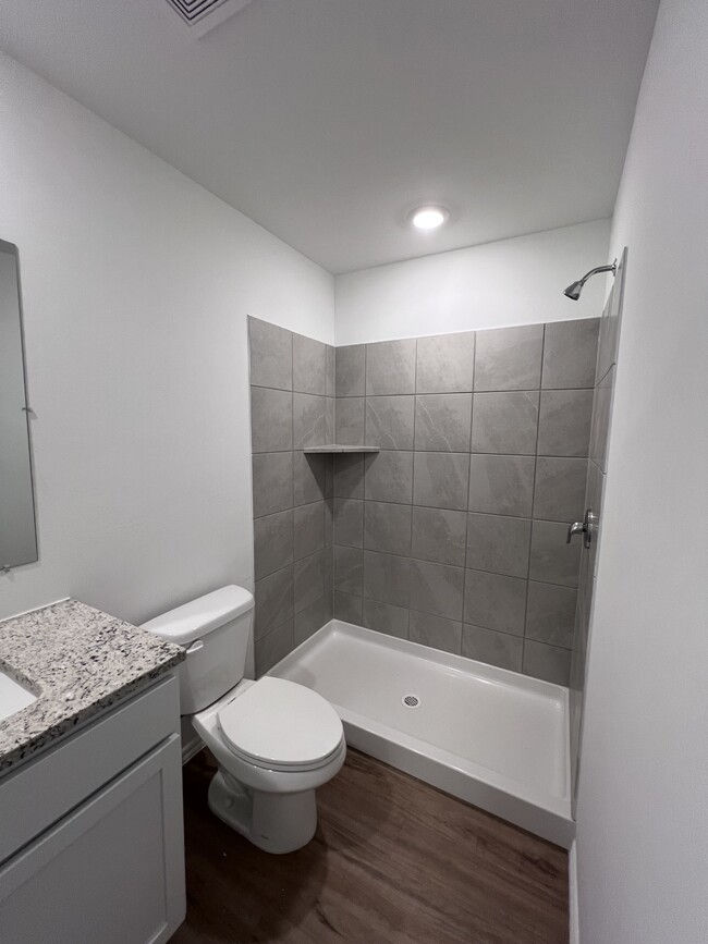 Building Photo - 2305 Wolford Ct