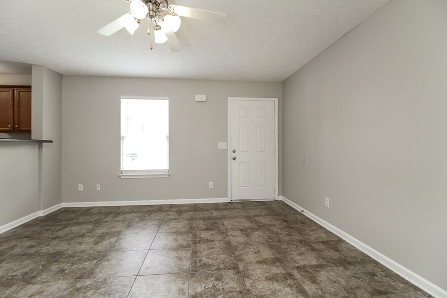 Building Photo - 127 Lyndhurst Dr