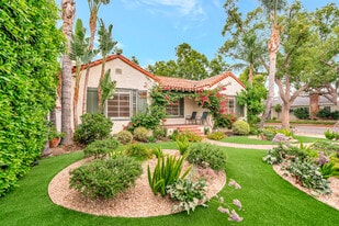 Building Photo - 546 S Beachwood Dr